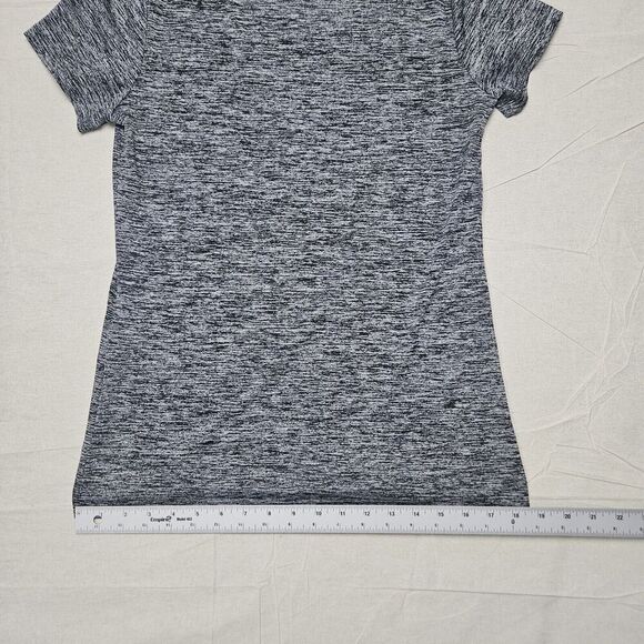 Under‎ Armour Heat Gear Active Wear T-Shirt Womens Small V-Neck Short Sleeve - Picture 6 of 9
